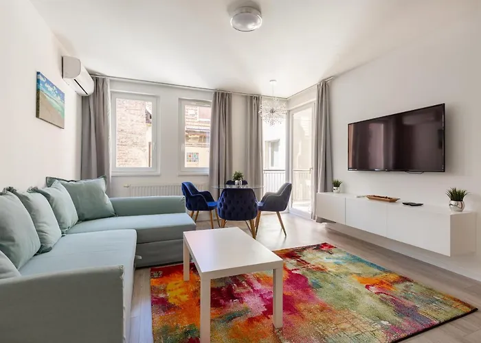 Lovely 1-Bedroom In The Center With Terrace