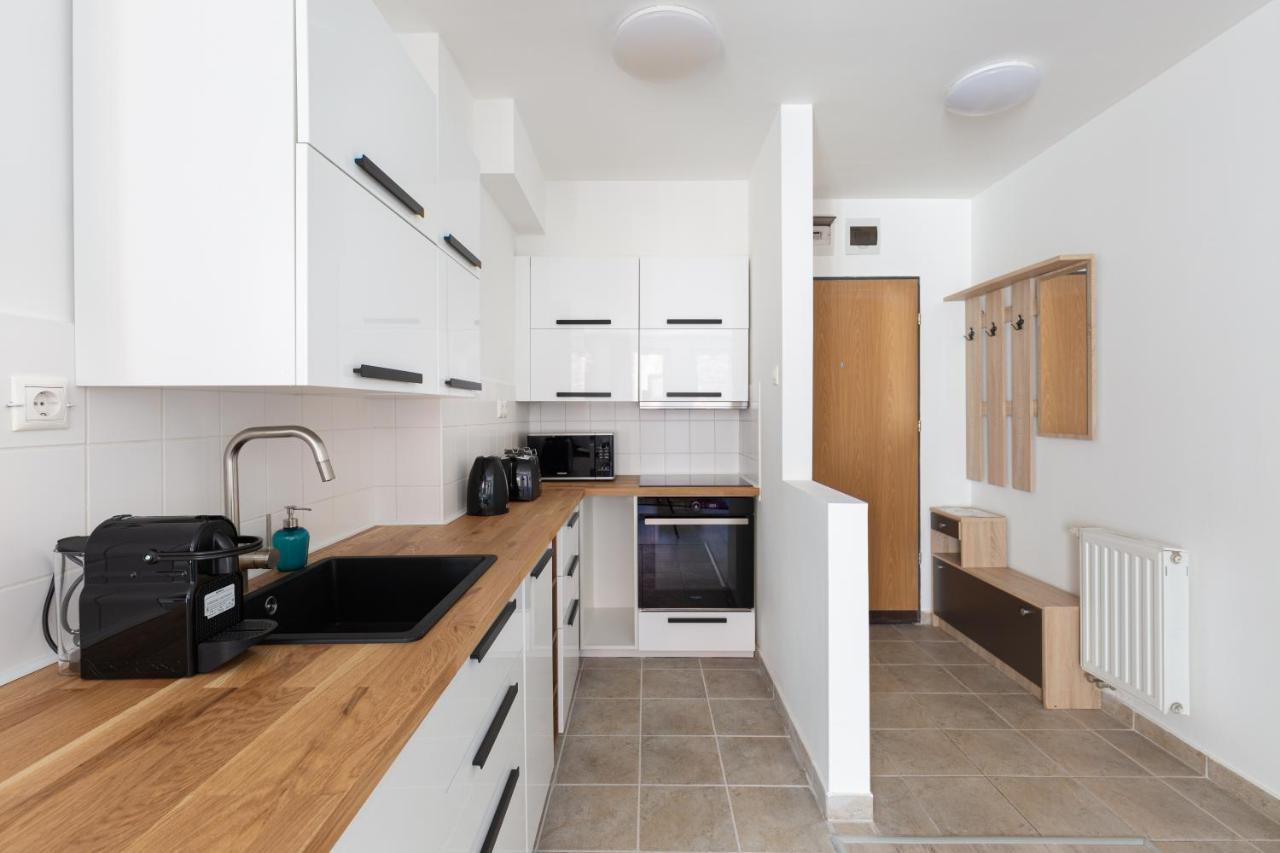 Lovely 1-bedroom In The Center With Terrace Apartment *