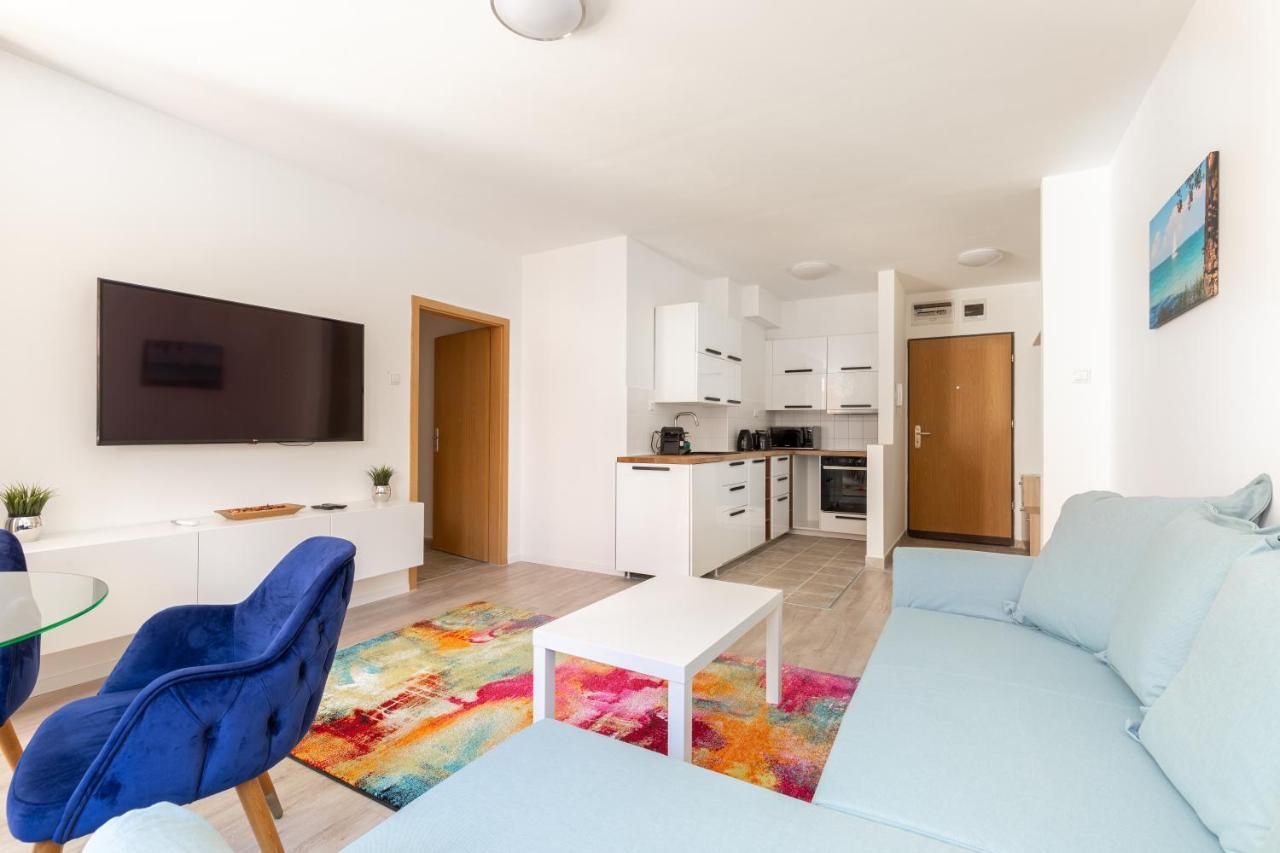 Lovely 1-bedroom In The Center With Terrace Apartment