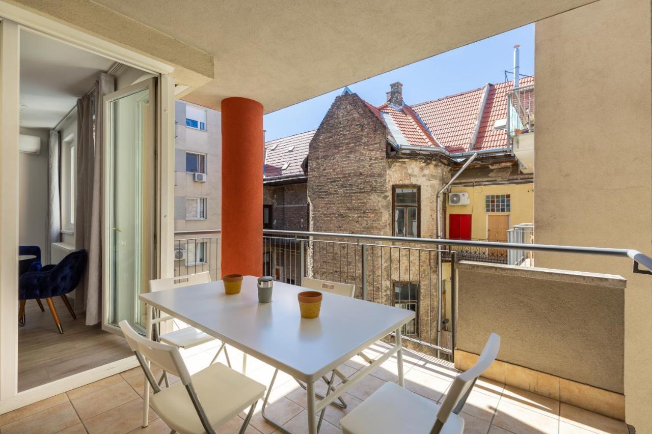 Lovely 1-bedroom In The Center With Terrace Apartment *